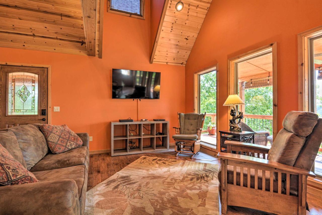 Spacious Log Cabin With Fire Pit And Game Room! Eureka Springs Dış mekan fotoğraf