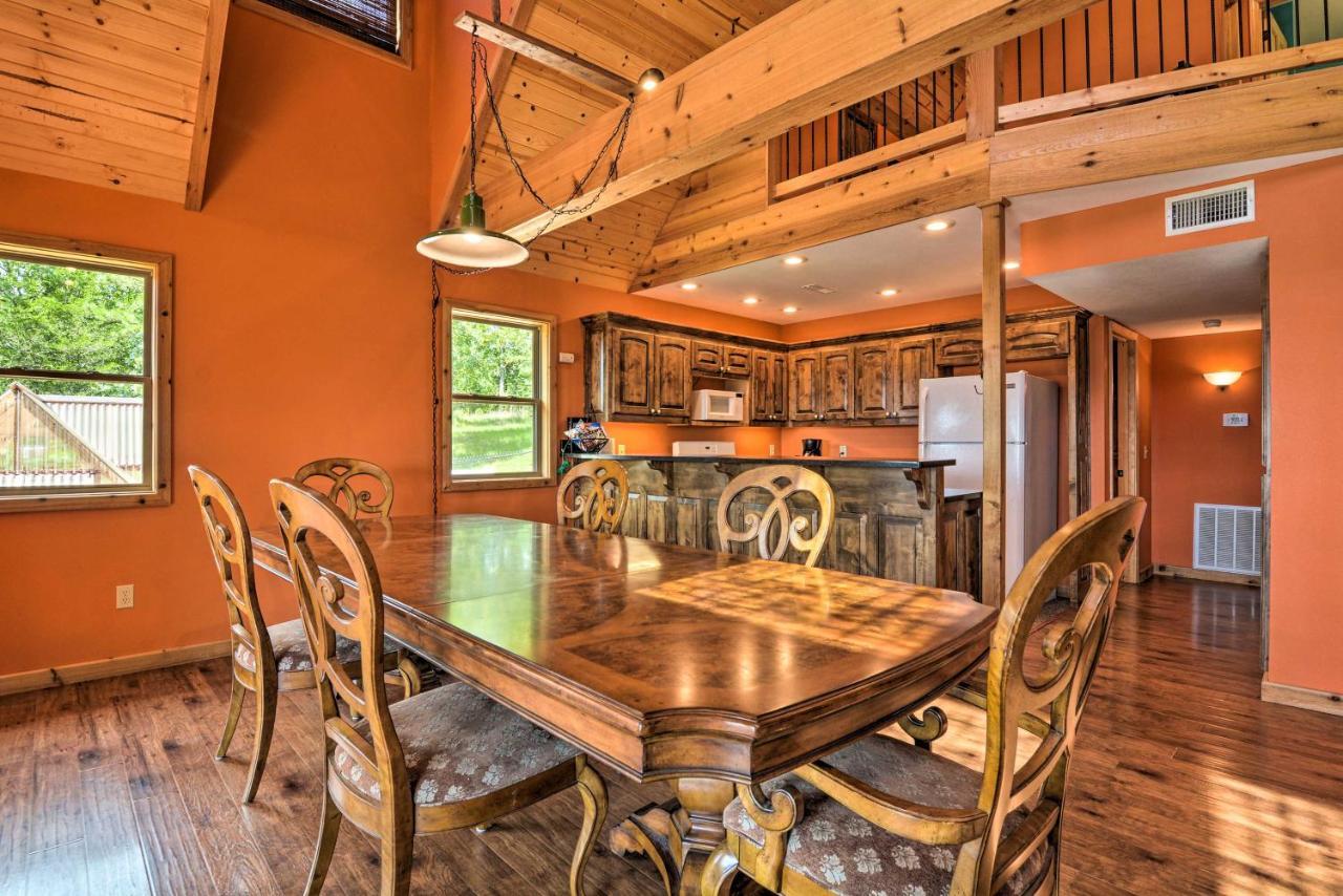 Spacious Log Cabin With Fire Pit And Game Room! Eureka Springs Dış mekan fotoğraf