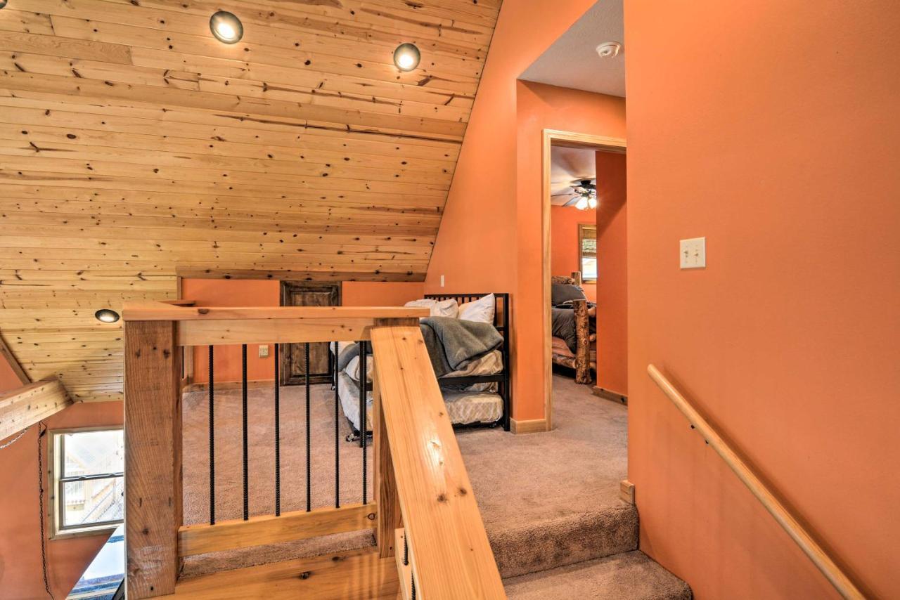 Spacious Log Cabin With Fire Pit And Game Room! Eureka Springs Dış mekan fotoğraf